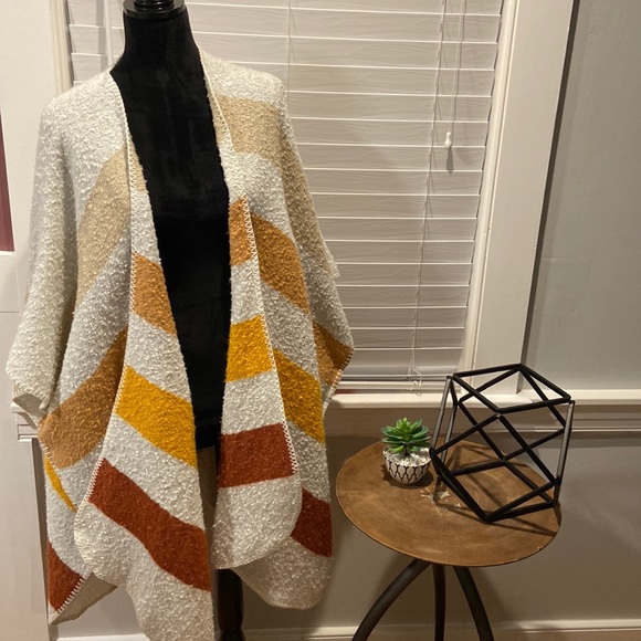 aerie Tops - American Eagle ~ Aerie Shawl NWT One Size